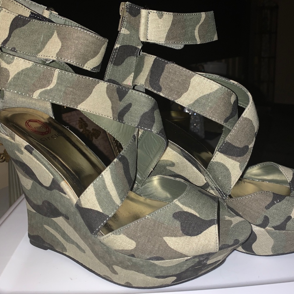 COPY - Very stylish camo shoes